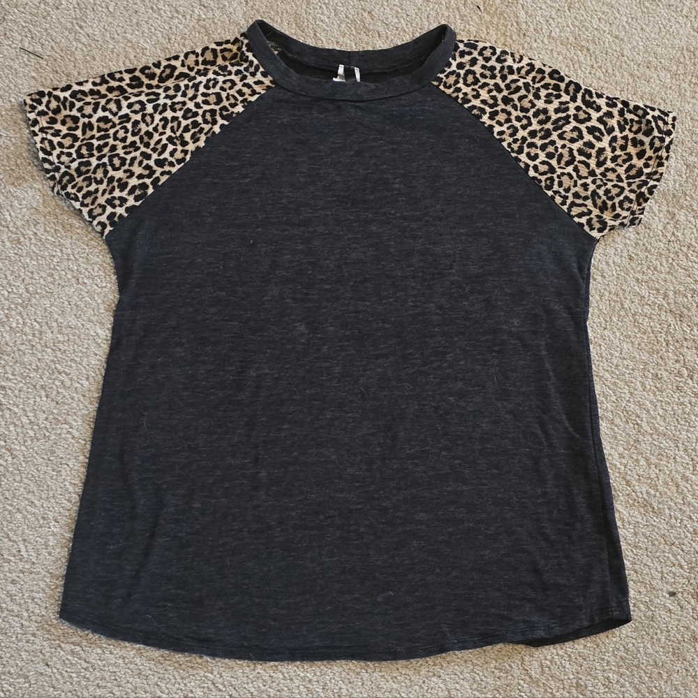 Lovely Souls Medium Raglan Style Short Sleeve Top